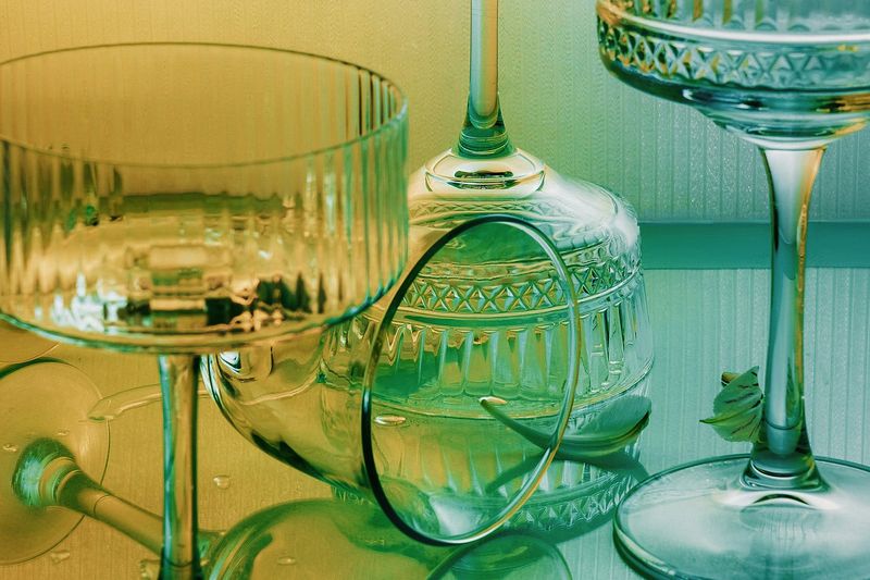 9 Vintage And Antique Decor Pieces You Should Avoid Having In Your Home And 9 To Own Instead - Decor Hint Own: Art Deco Glassware