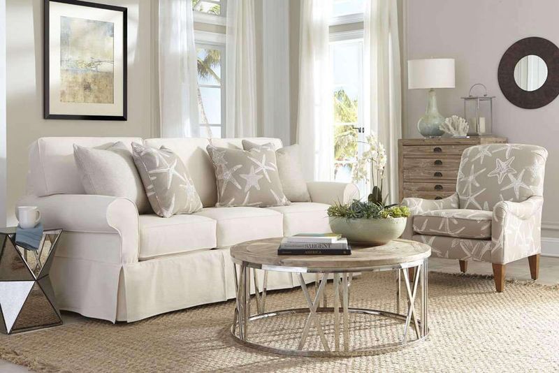 10 Southern Decorating Touches That Define Georgia Living Spaces - Decor Hint Slipcovered Furniture In Light Fabrics