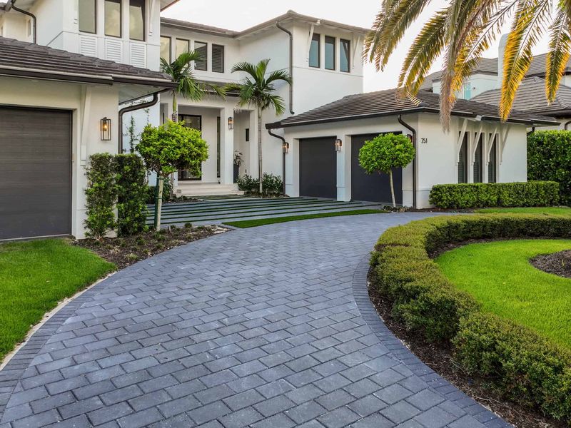 Paver Driveways And Walkways
