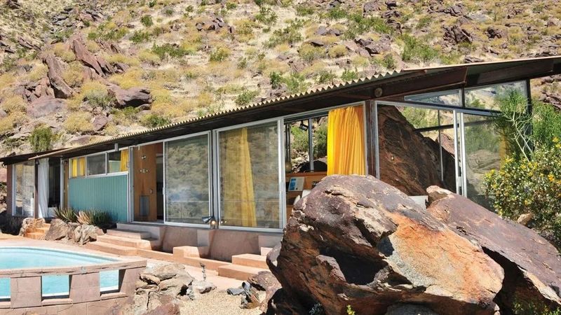 Frey House II: Palm Springs' Desert Minimalism