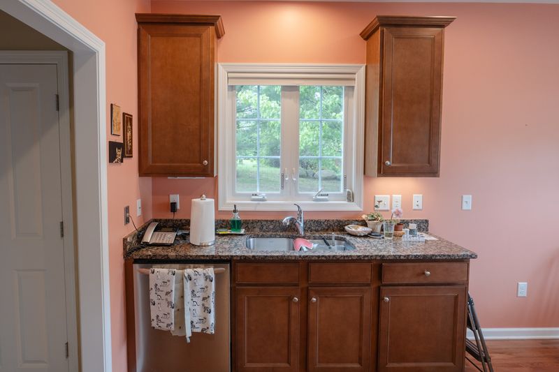 10 Color Picks Wyoming Pros Say Are Out For Kitchens And 3 That Disappeared Sooner - Decor Hint Coral Pink Backsplashes Washed Out