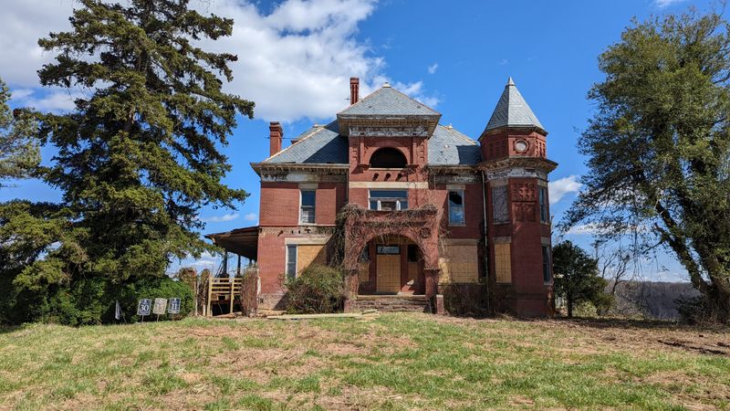 Inside 22 Historic Virginia Homes That Feel Frozen In Time - Decor Hint Dunnington Mansion: Victorian Opulence in Farmville