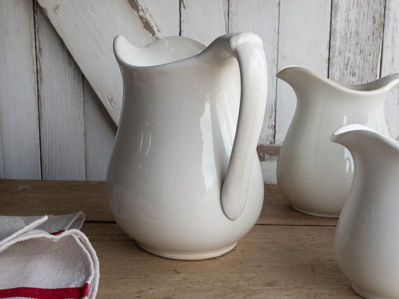 7 Antique Pieces That Elevate Any Southern Farmhouse Interior - Decor Hint Ironstone Pottery Collections
