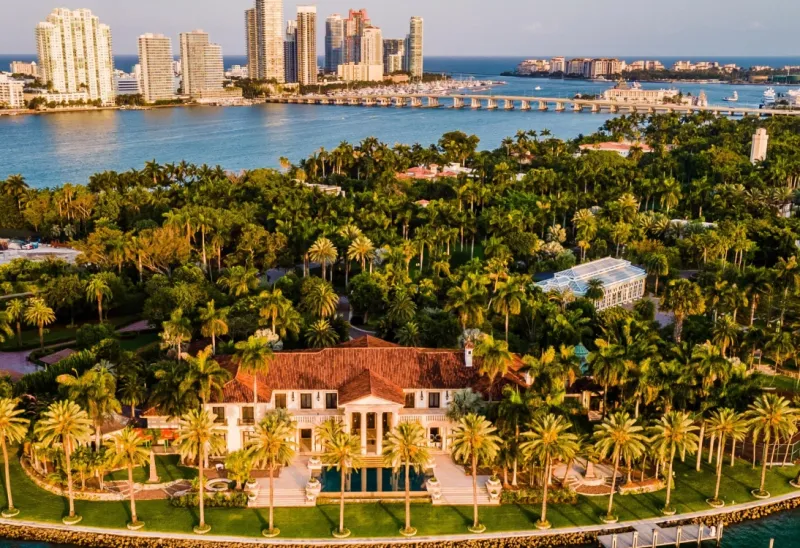 These 23 Mansions Are Breaking Price Records Especially In Beverly Hills And Miami - Decor Hint Star Island Mansion