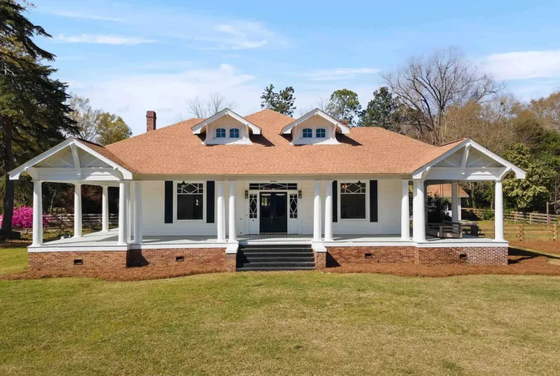 9 Southern Decorating Touches That Might Not Fit Maryland Living Spaces - Decor Hint Sprawling Front Porches