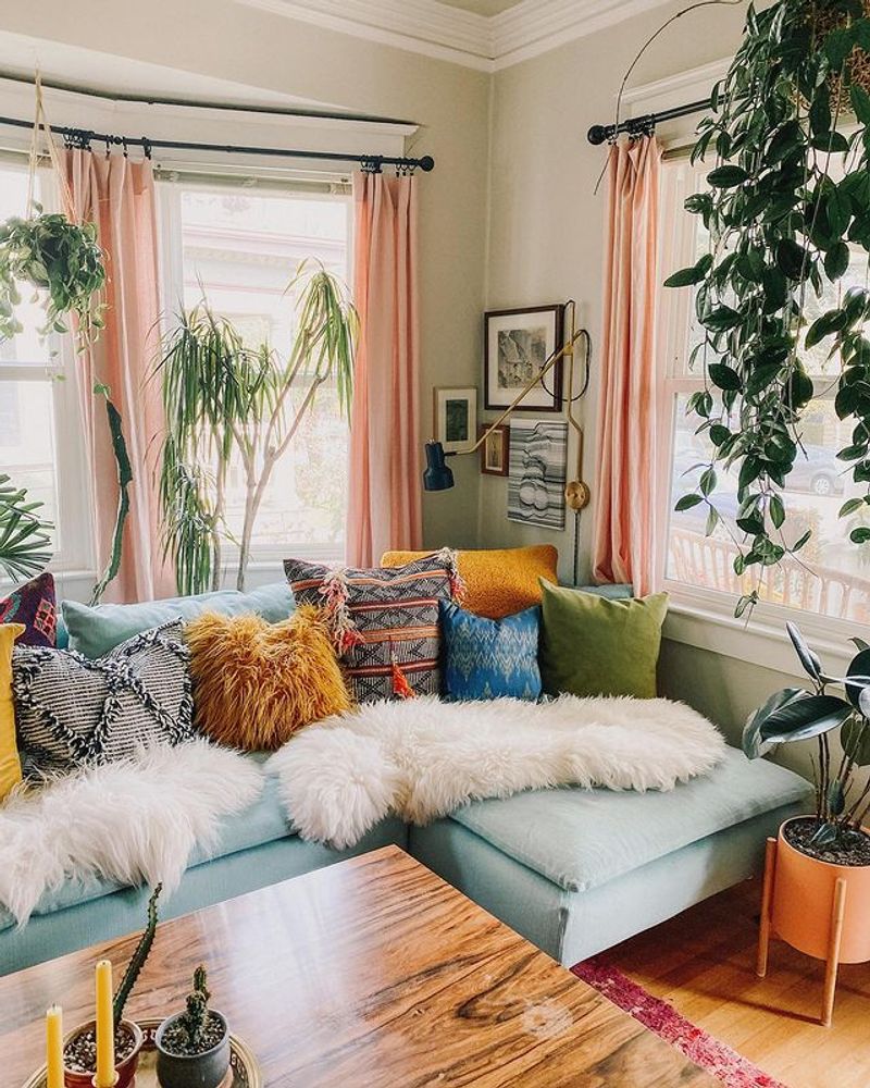 18 Most Useful Decorating Tips We've Ever Shared - Decor Hint Add Pops of Color Through Accessories
