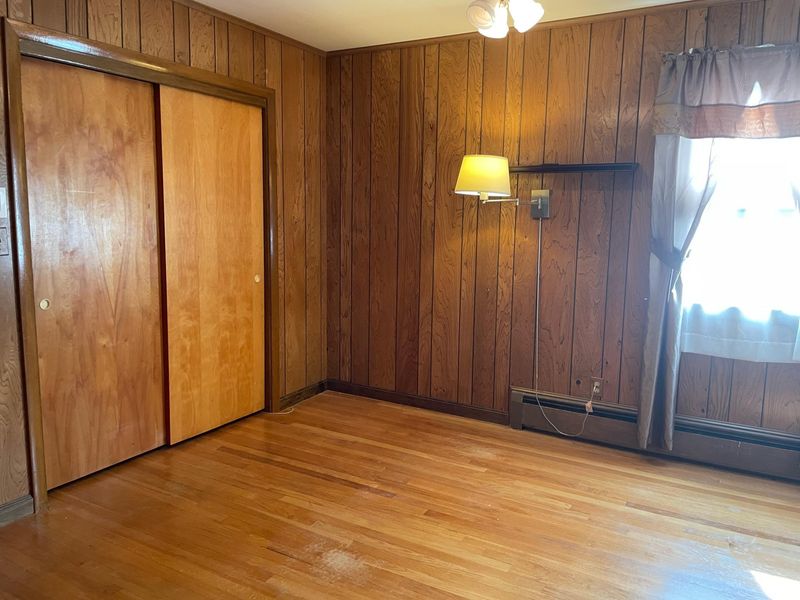 10 Must Toss Items In A Wisconsin Home And 10 Pieces To Treasure - Decor Hint Faux Wood Paneling (Must Toss)
