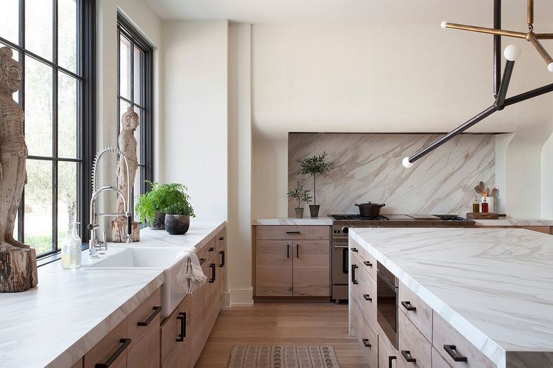 6 Kitchen Trends On The Rise (With 8 Classic Looks That Never Fail) - Decor Hint Oversized Tile Backsplashes