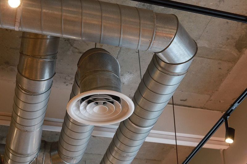 Oregon Experts Warn These 17 Residential Looks Are Fading Fast - Decor Hint Industrial Exposed Ducts
