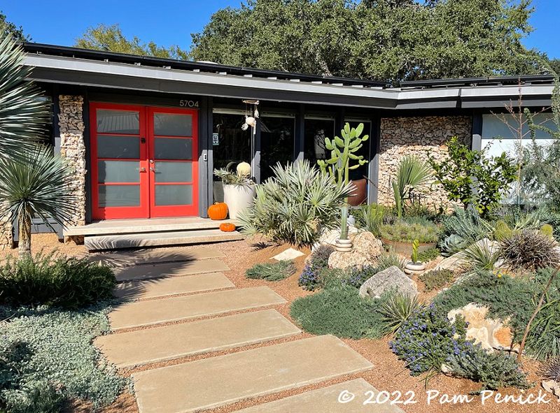 13 Exterior Design Ideas For Desert-Style Homes In Pennsylvania - Decor Hint Strategic Rock Gardens