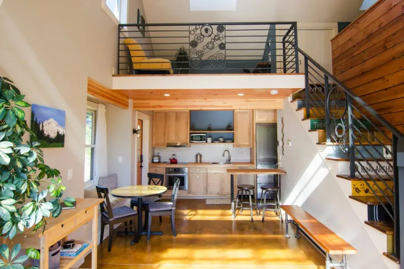 21 Granny Pods That Explain The New Definition Of Snugly Living (And What To Watch Out For) - Decor Hint Stylish Lofted Pod