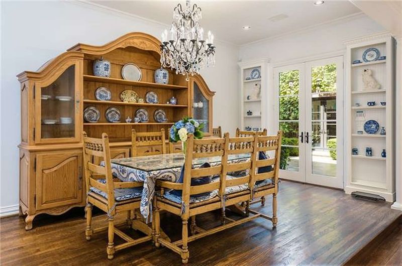 Boomer Home Makeover What To Toss (8 Things) And What To Treasure (9 Gems) - Decor Hint Oak Entertainment Centers (toss)