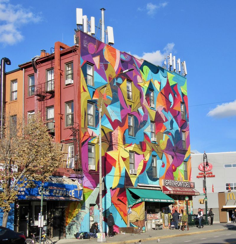 13 Fresh Urban Facade Ideas Spotted Around New York City Lofts - Decor Hint Painted Concrete Murals