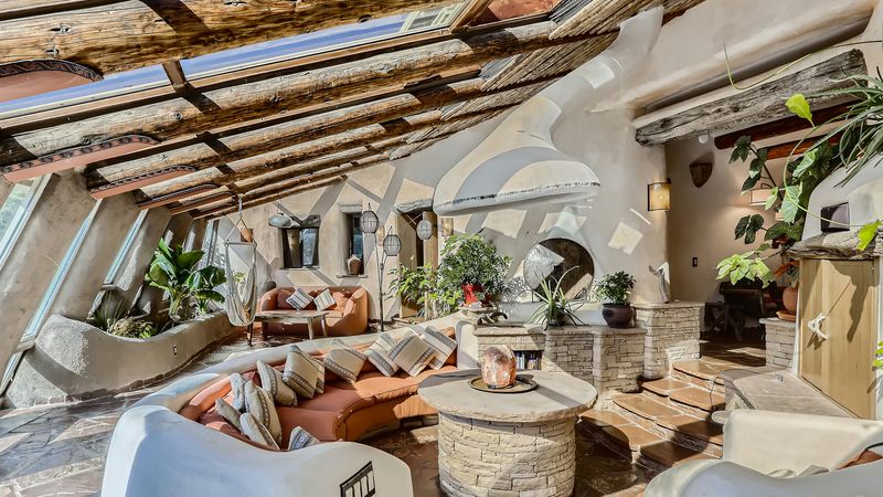 How New Mexico Homes Combine Rustic Charm With Modern Style - Decor Hint Indoor-Outdoor Living Through Modern Glass