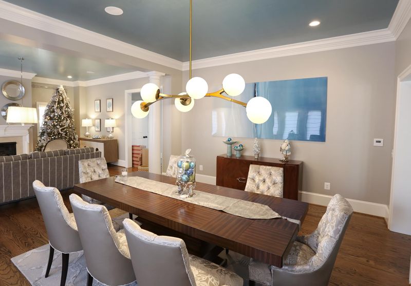 Home Stagers Say These Things Make Your Home Look Tacky And How To Fix Them - Decor Hint Outdated Light Fixtures