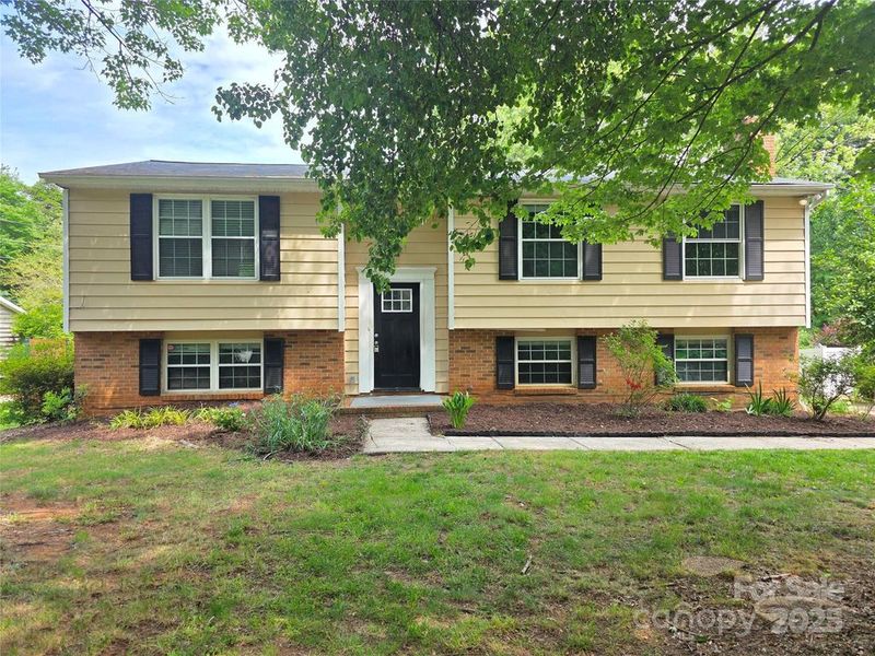 These 10 Home Styles In Charlotte Could Lose Serious Value In 2025 - Decor Hint Split-Level Homes From The 1980s-1990s