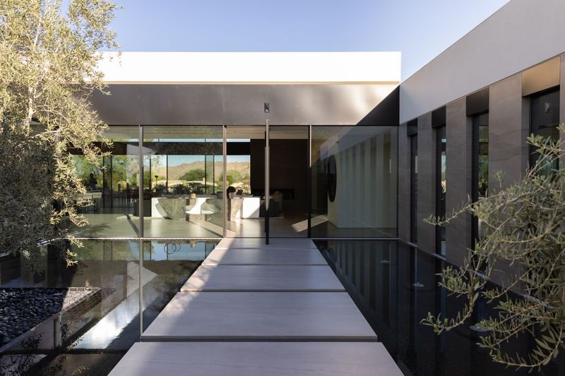 11 California Home Styles Likely To See Price Drops By 2026 - Decor Hint Contemporary Glass-Walled Homes With High Cooling Costs