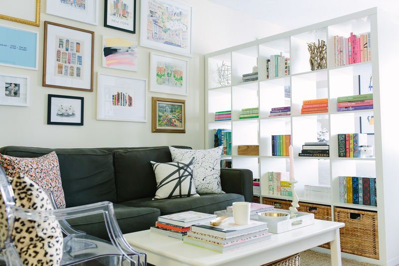 11 Signature Decorating Touches That Define New York Living Spaces - Decor Hint Designer Throw Pillows