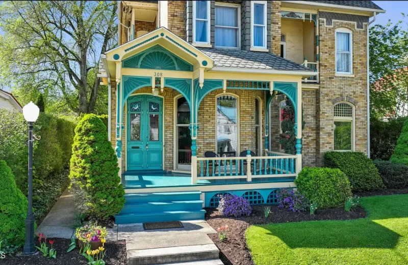 7 Heritage-Inspired Curb Appeal Ideas From Pennsylvania Homes - Decor Hint Timeless Front Porch Designs
