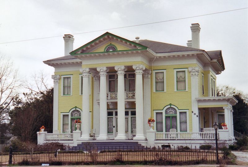 Historic 120-Year-Old Alabama Mansion Offers A Rare Look Into The Past - Decor Hint Architectural Style and Period