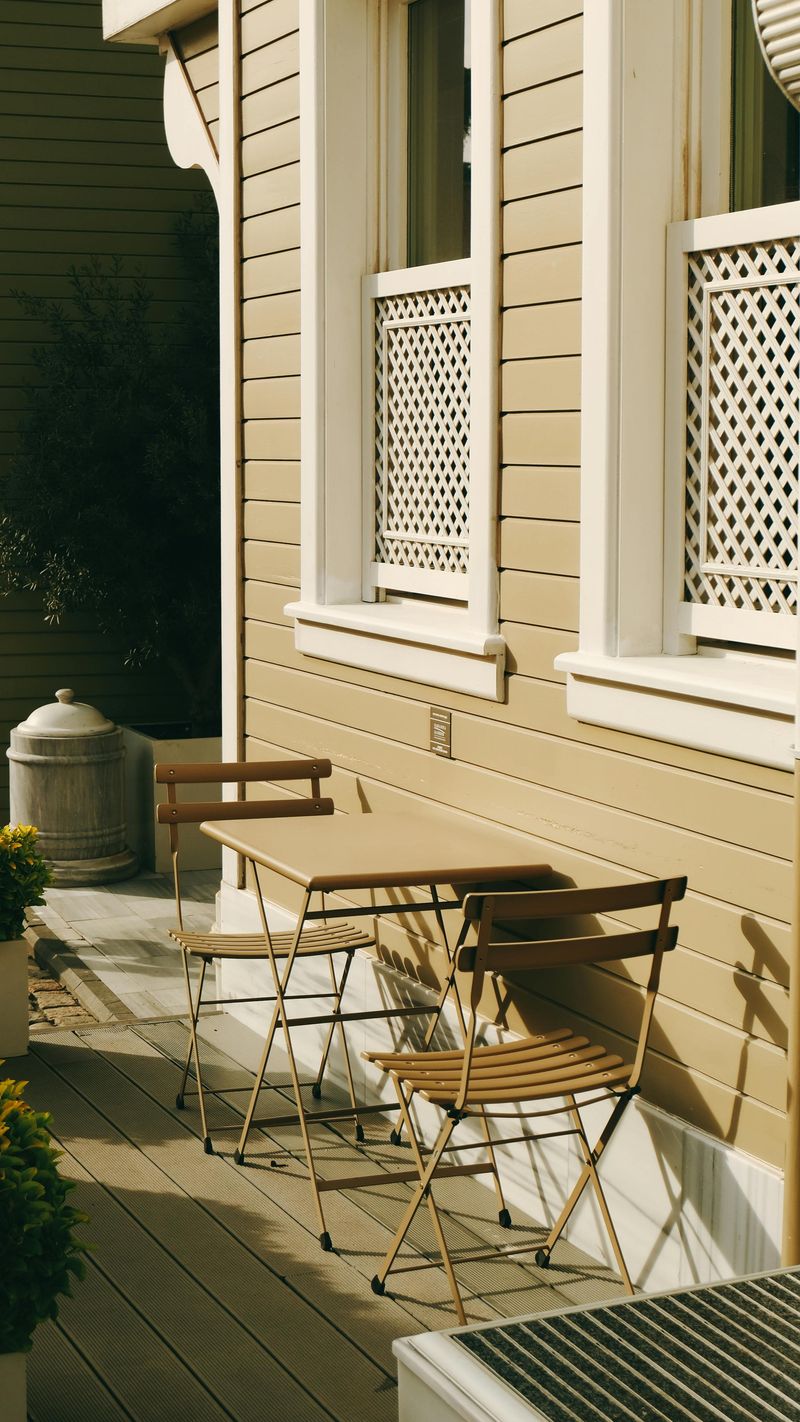 Lattice Screens