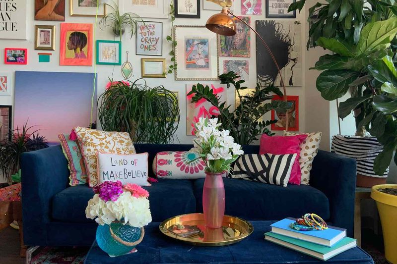 10 Home Features Port Saint Lucie Buyers Are Steering Clear Of (And 5 They've Totally Ditched Already) - Decor Hint Overly Themed Décor