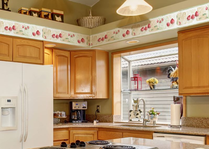 22 Things Every '80s Home Had Whether You Wanted Them Or Not - Decor Hint Wallpaper Borders