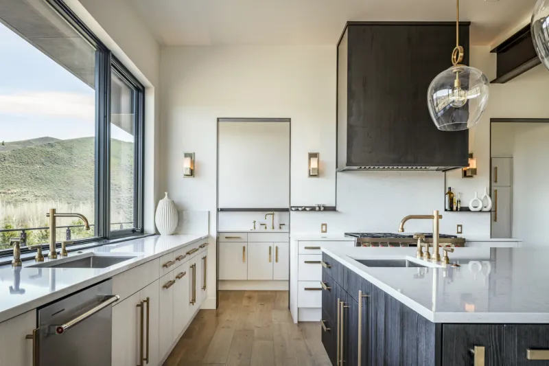 Home Stagers Say These Things Make Your Home Look Tacky And How To Fix Them - Decor Hint Dated Kitchen Hardware