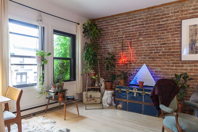 16 Bright Home Decor Picks To Chase Away Boredom - Decor Hint Neon Light Signs