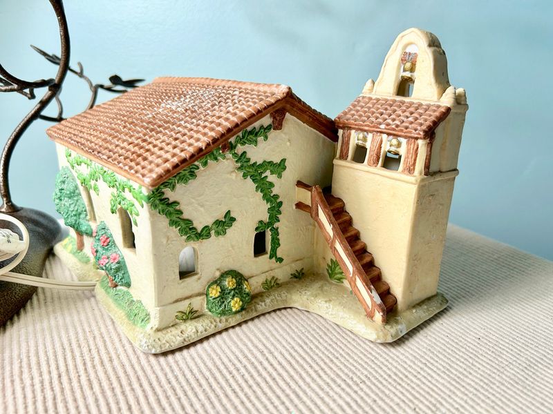 6 California Vintage Collectibles To Watch In 2025 (And 6 to Skip) - Decor Hint California Mission Souvenir Buildings