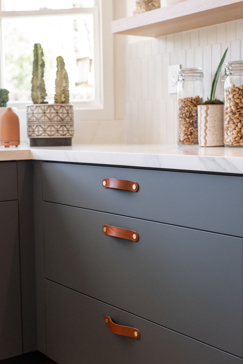 8 Weekend Renovation Ideas Favored By DIY Enthusiasts In San Francisco - Decor Hint Replace Cabinet Hardware