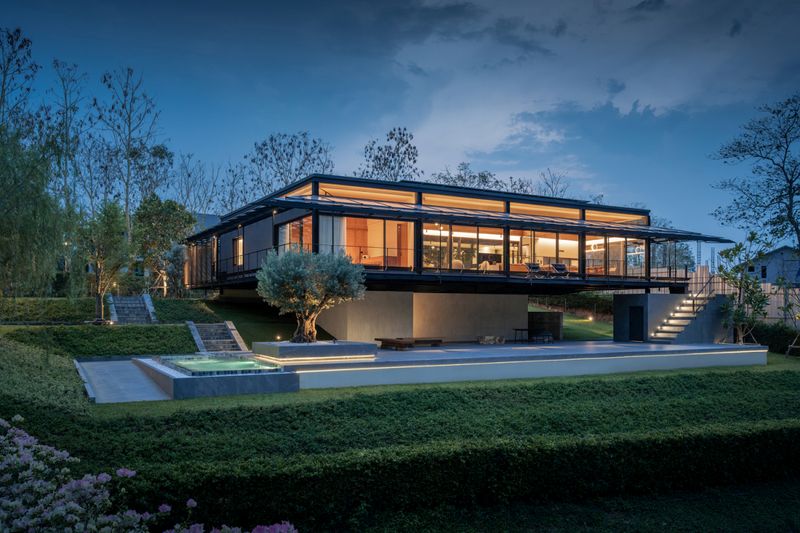 A Home That Float Above The Land