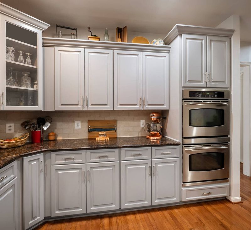 Designers In Washington Say Goodbye To These 9 Kitchen Trends And Hello To These 9 - Decor Hint Traditional Raised-Panel Cabinets
