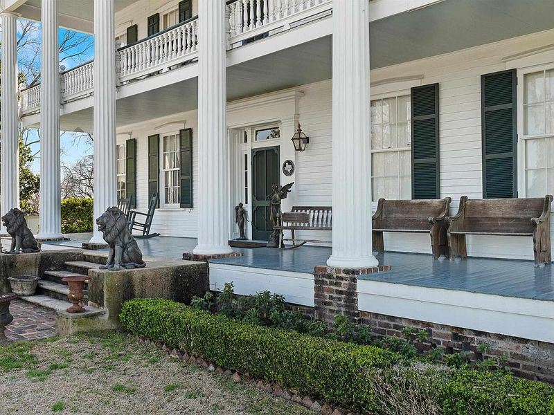 Step Inside The Historic 1856 Texas Home With 100 Acres And Incredible Scenic Views - Decor Hint Architectural Style And Features