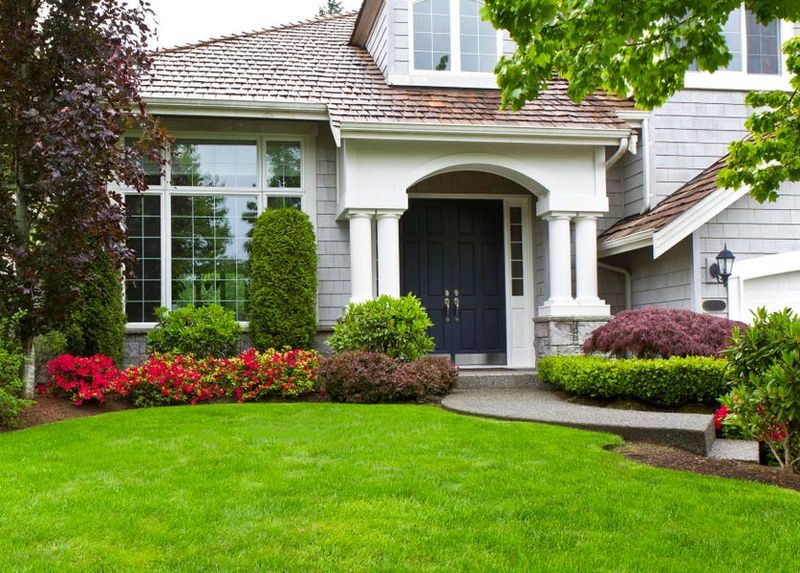 9 Curb Appeal Trends Born On New York's Oldest Streets - Decor Hint Statement Wooden Doors