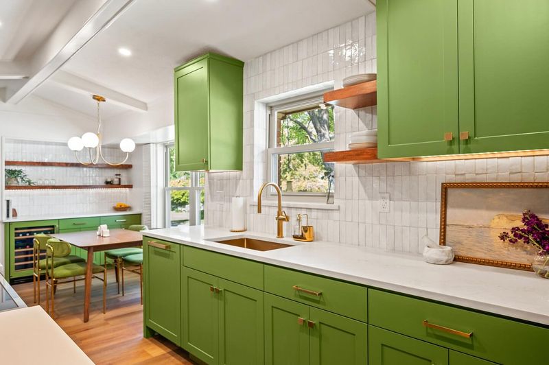 7 Decor Touches In Katy Homes Gaining New Fans And 5 That Always Stayed Stylish - Decor Hint Open Shelving in Kitchens