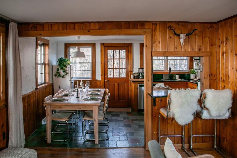 12 Cozy Decor Ideas Inspired By Vermont Cabin Homes - Decor Hint Natural Branch Curtain Rods