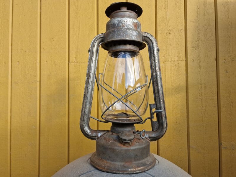 Southern Glow: Lighting Styles Found In Georgia Farmhouses - Decor Hint Oil Lanterns With Modern Twists
