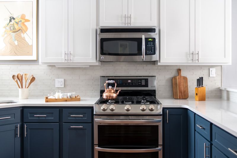 12 Decor Choices Designers Say Cheapen Georgia Kitchens, And How To Fix Them - Decor Hint Generic Cabinet Hardware