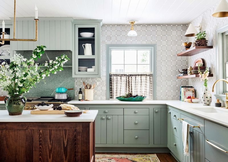 17 Kitchen Design Choices In Alabama Homes That Buyers Often Dislike - Decor Hint Lack Of Natural Light Or Small Windows