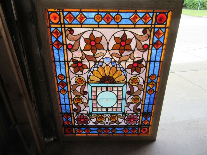 17 Priceless Pieces From The 1900s That Iowa Stylists Urge You To Search For - Decor Hint Stained Glass Transom Windows