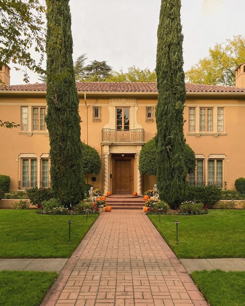 Mediterranean Revival: Sun-Soaked Serenity
