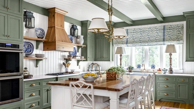 Designers Share: 5 Mistakes That Cheapen Massachusetts Kitchens And 5 That Elevate Them - Decor Hint Cohesive Color Palettes
