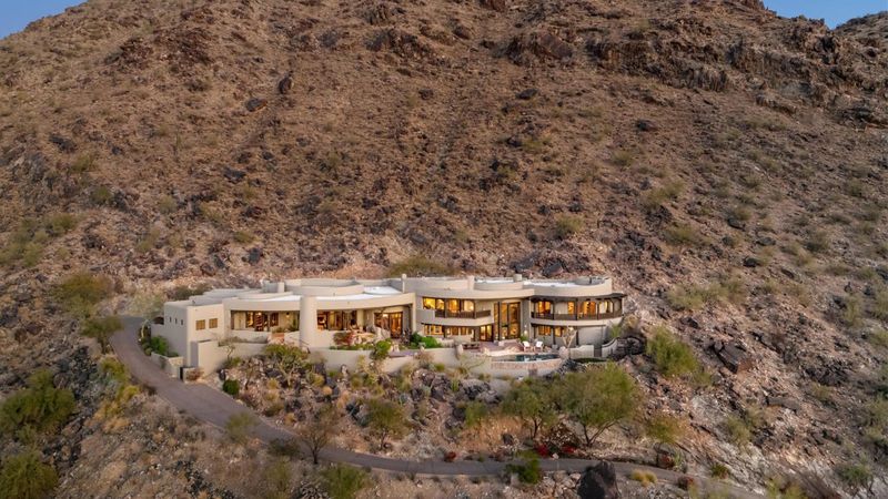 By The End Of 2025 These 11 Types Of Homes Will Plummet In States Like Arizona - Decor Hint Large Desert Mansions