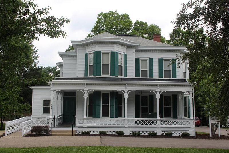 17 Industrial-Era Mansions In Ohio That Became Ghostly Reminders - Decor Hint Bryn Du Mansion (Granville)