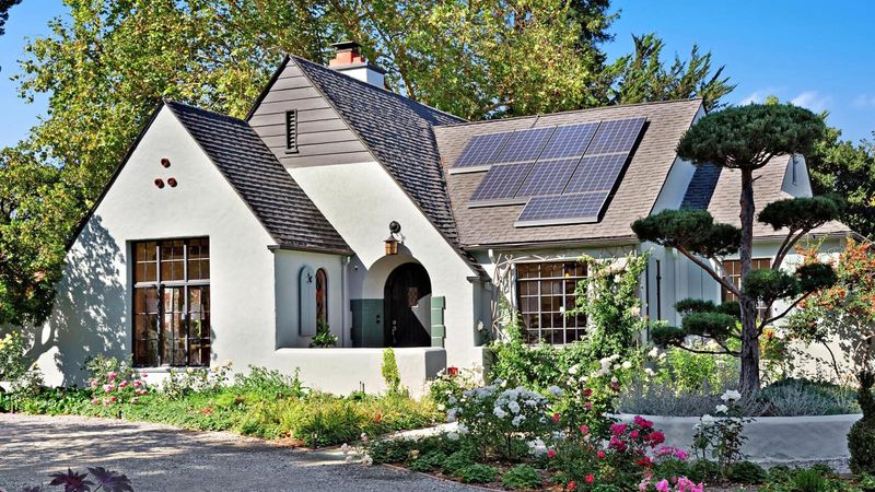 9 Home Styles First-Time Buyers Are Loving In Knoxville + 4 Property Types To Rethink Before You Buy - Decor Hint Cottagecore-Inspired Homes