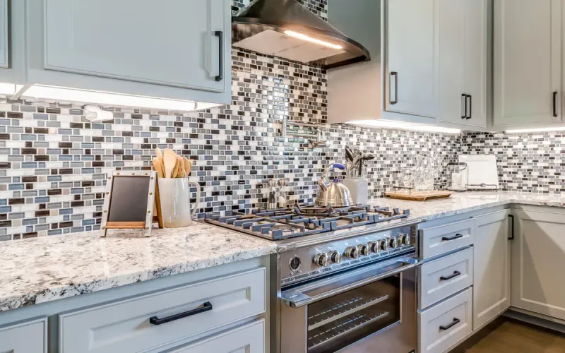 10 Ideas For Nashville Homes That Blend Music City Style With Classic Charm - Decor Hint Piano Key Backsplashes Strike A Chord