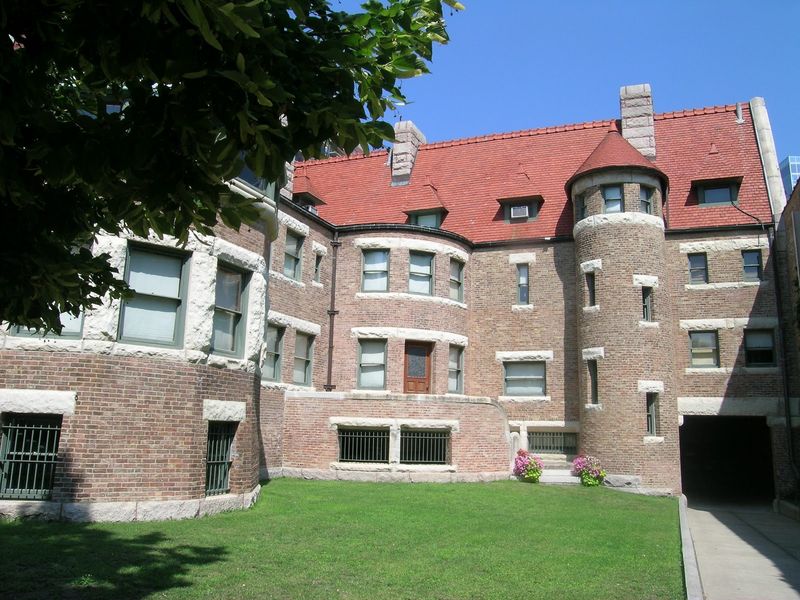 Inside 25 Luxurious Homes Of The Richest Gilded Age Families In USA - Decor Hint Glessner House: Richardson's Urban Masterpiece