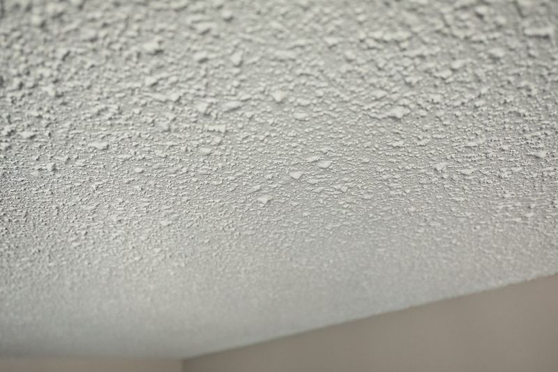25 Outdated Home Decor Mistakes Everyone Probably Makes - Decor Hint Popcorn Ceilings