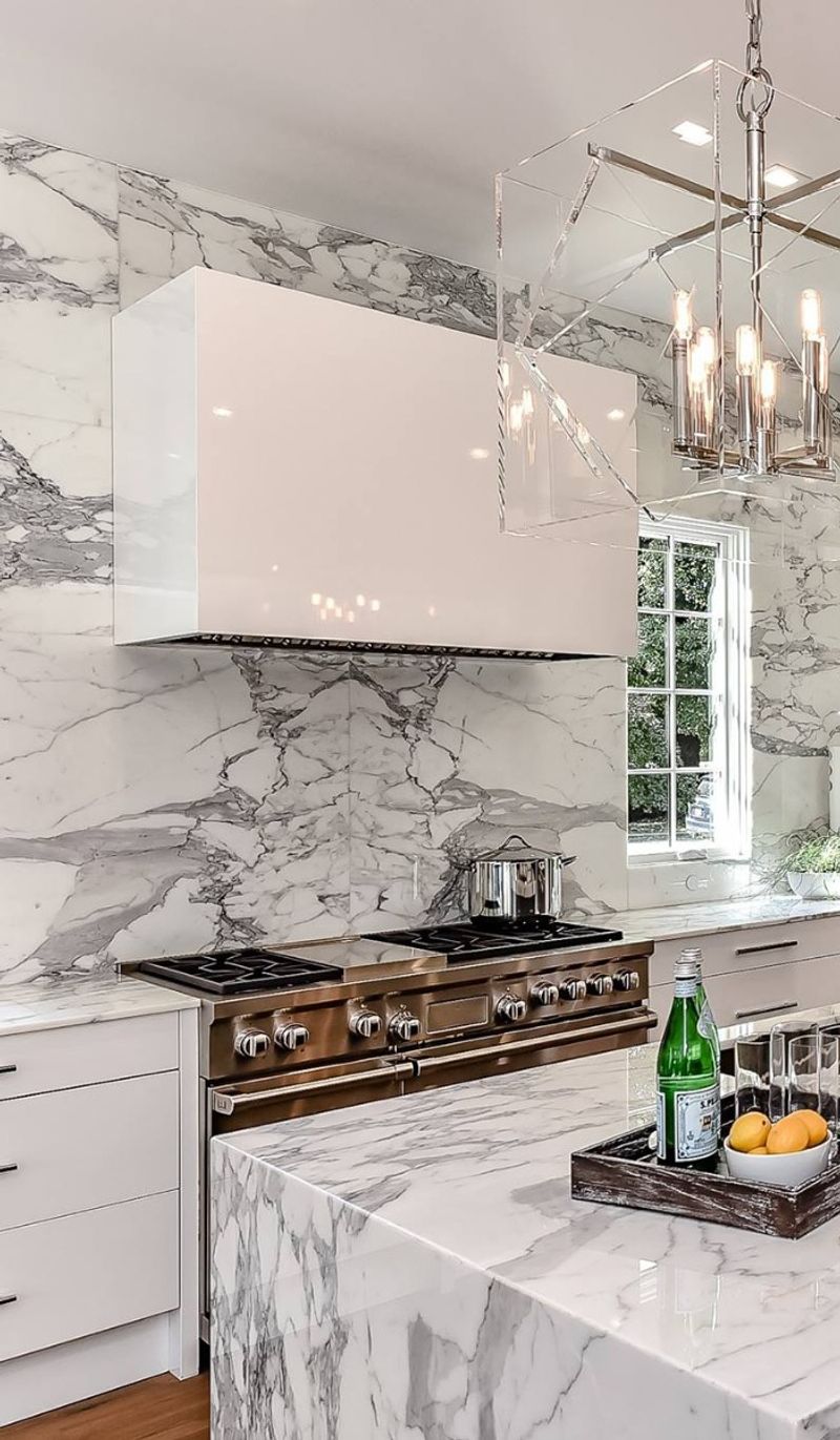 10 Kitchen Elements Bringing Down Houston Homes Plus 10 Designer-Approved Alternatives - Decor Hint Sleek Solid-Slab Backsplash